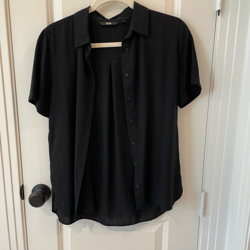Uniqlo Black Short Sleeve Shirt